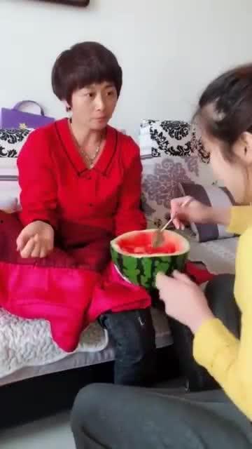 婆婆知道媳妇吃瓜,吃瓜成瘾背后的故事