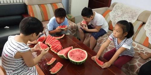 幼儿吃瓜大赛视频