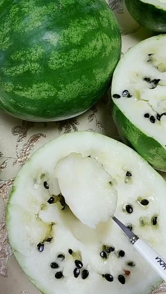 梦见家人吃白瓜,家人共享白瓜的温馨瞬间