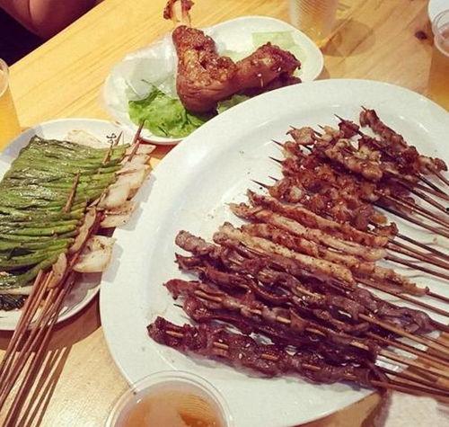 瓜妞半夜吃夜宵,揭秘夜宵背后的故事